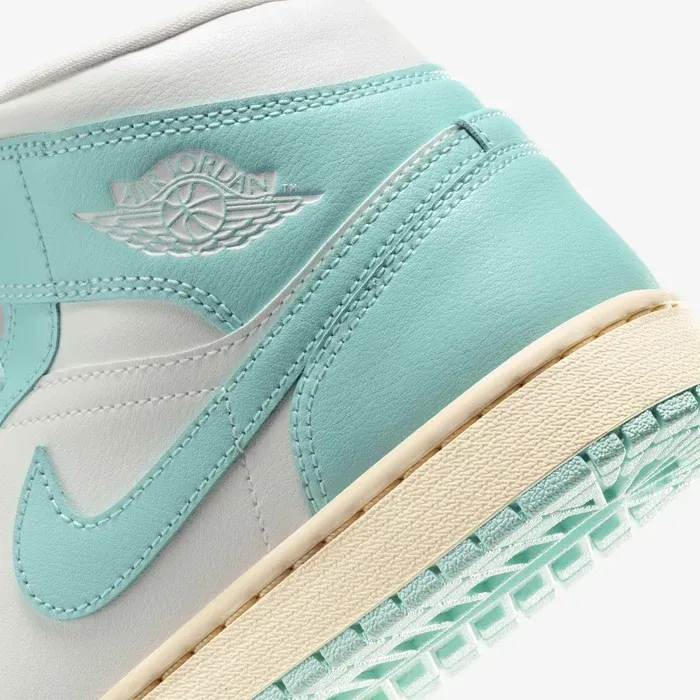 Air Jordan 1 Mid 3